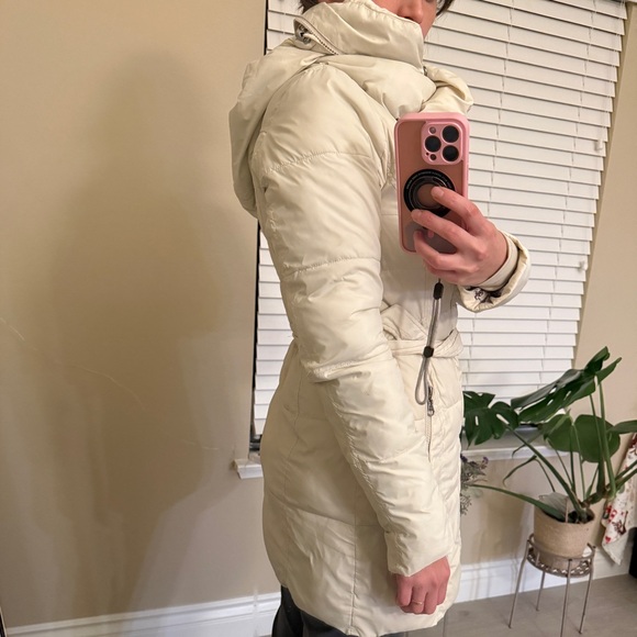 Warm, soft, and light jacket ❄️ - Picture 7 of 9